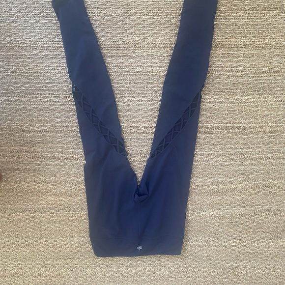 ALO entwine leggings in rich navy - Picture 5 of 7